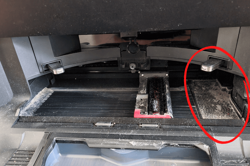 Die Wischwanne der Roborock S7 MaxV Ultra Station ist in der Nahaufnahme zu sehen